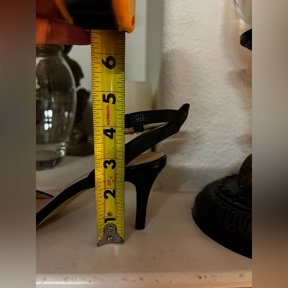 Elegant Black Women's Kitten Heels Banana Republic Makala size 6.5 - Picture 7 of 7